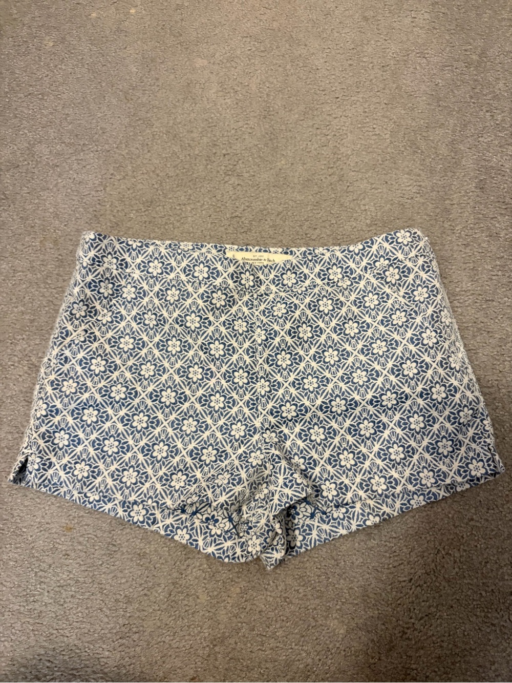 Abercrombie & Fitch Blue and White Floral Lace-Style High Waist Women’s Shorts